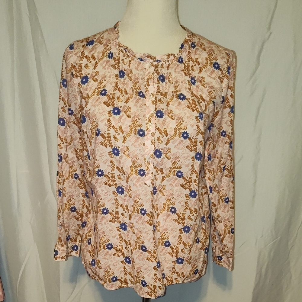 Talbots Pintuck Voile Top in a pink/rust and blue floral pattern. Size M Petite